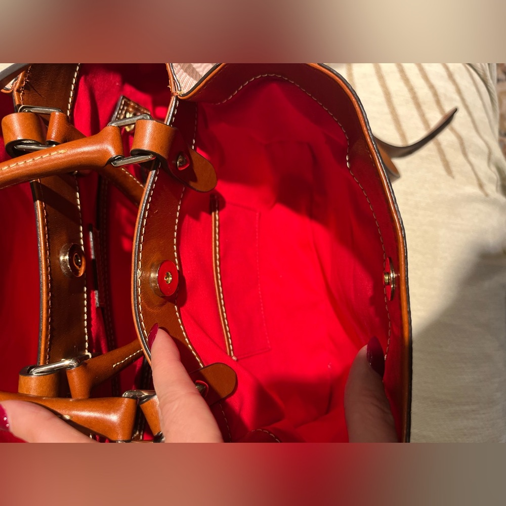 Dooney and Bourke Large Barlow bag and dust bag - Picture 7 of 16